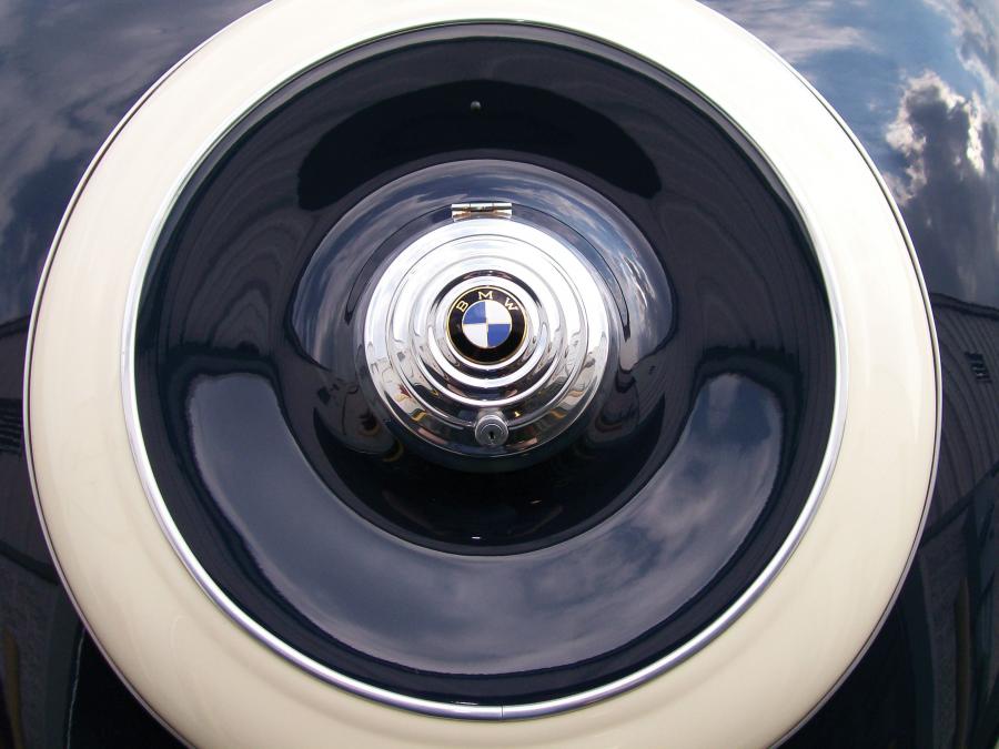  BMW 327/2 Sport Convertible 1953 года  (фото 3 из 17)